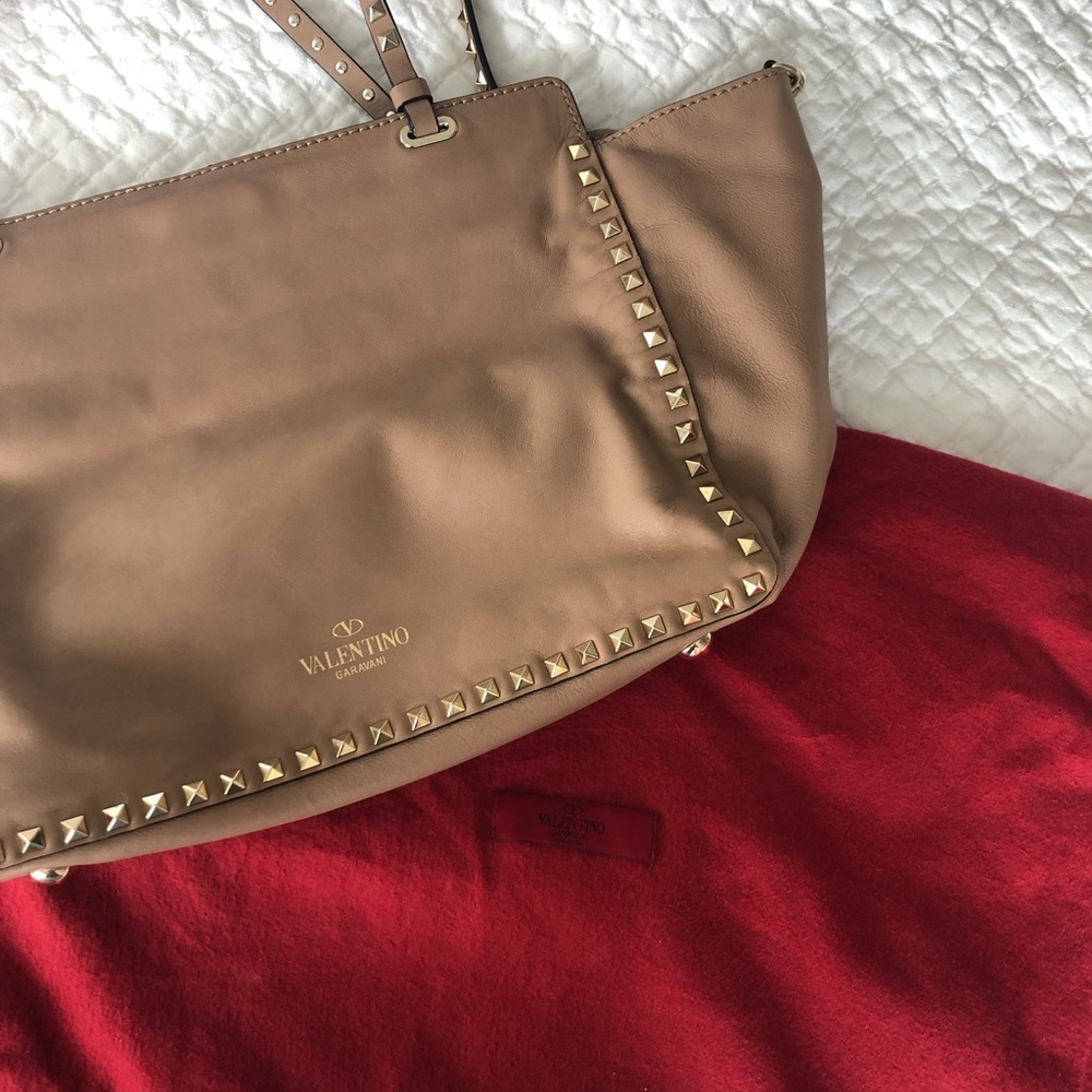 Valentino Garavani Medium Rockstud Tote